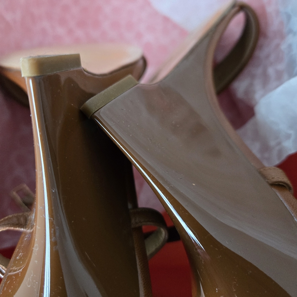 NIB Bruno Magli Women's Brown and Cream Sandals - Picture 6 of 11